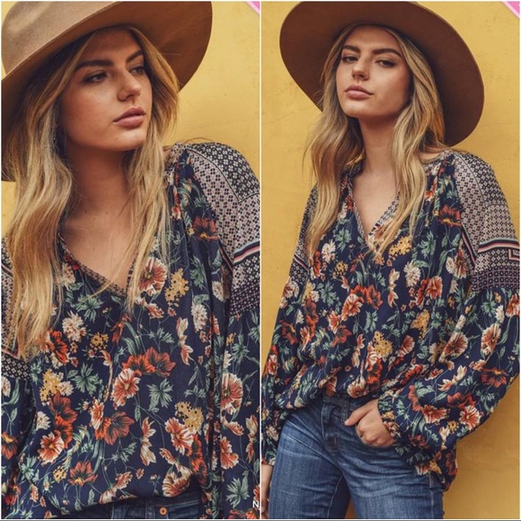 PLUS -WILD BLOOMER TUNIC- NAVY/MULTI - Picture 2 of 4